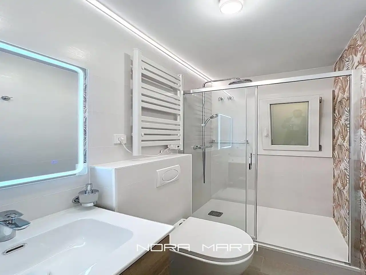 Bathroom of Flat for sale in Barcelona  with Air Conditioner, Heating and Parquet flooring