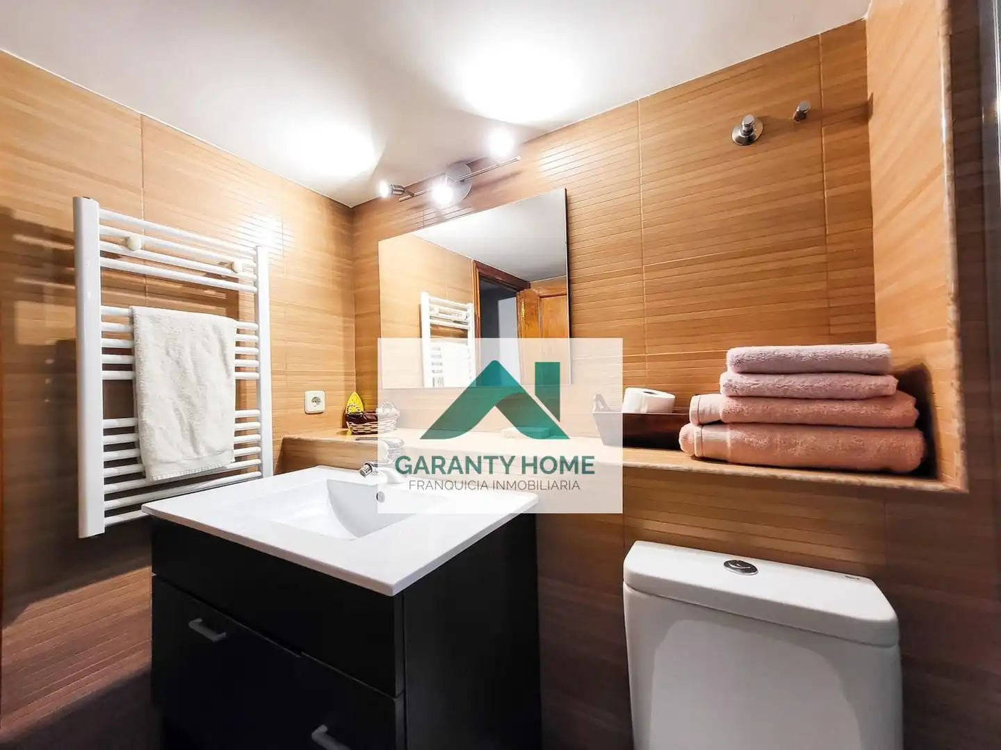 Bathroom of Apartments for rent in Villanueva de la Cañada  with Air Conditioner, Heating and Private garden