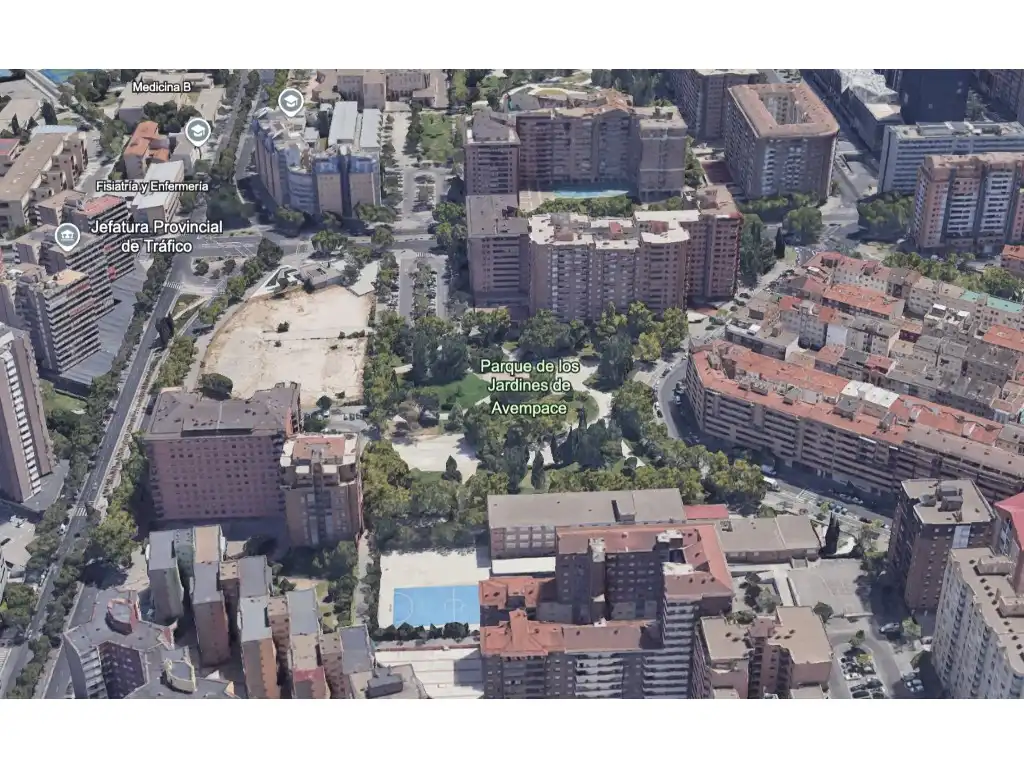 Außenansicht von Wohnung zum Verkauf in Zaragoza mit Privatgarten