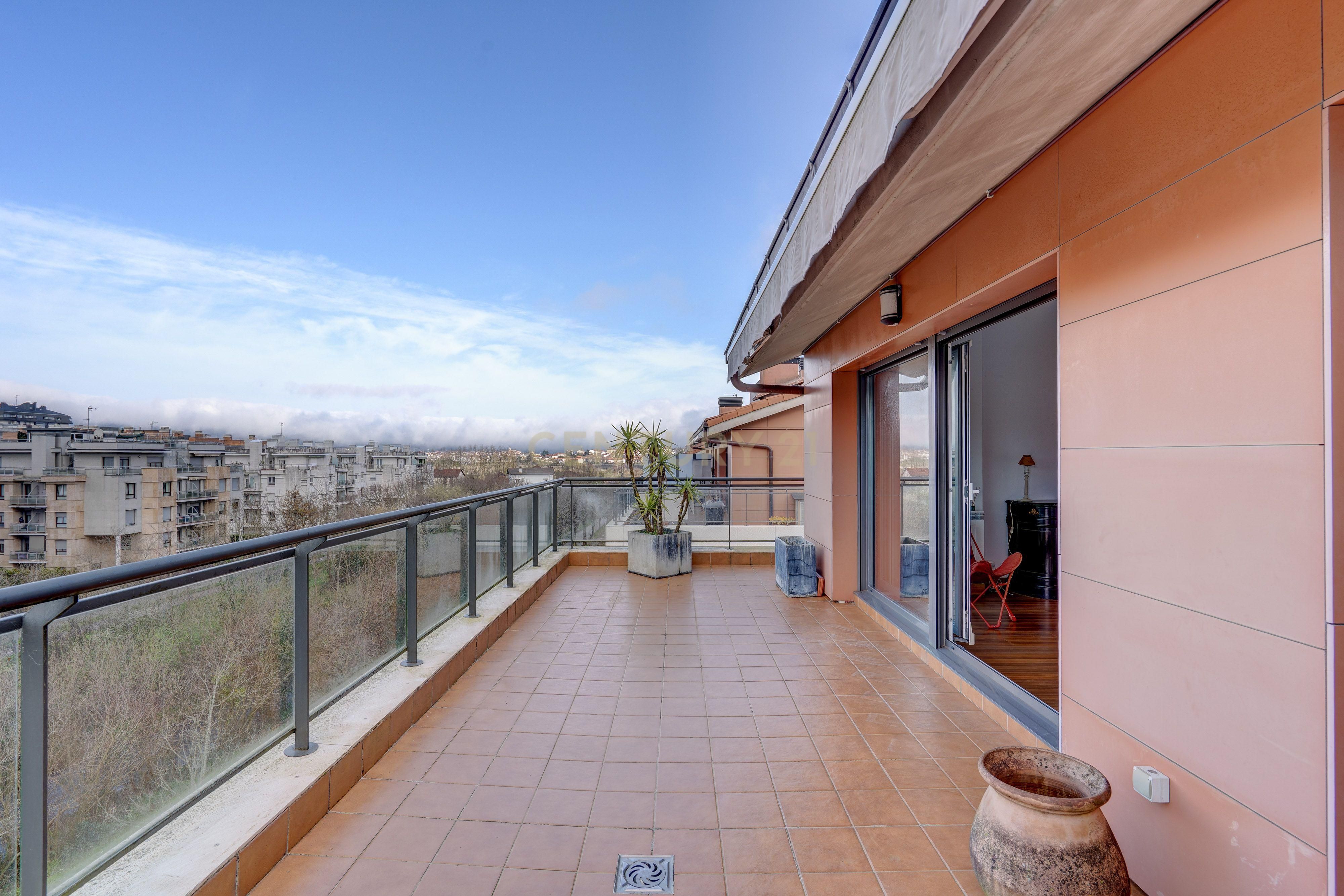 Terraza de Apartamento en venta en Irun  con Piscina comunitaria