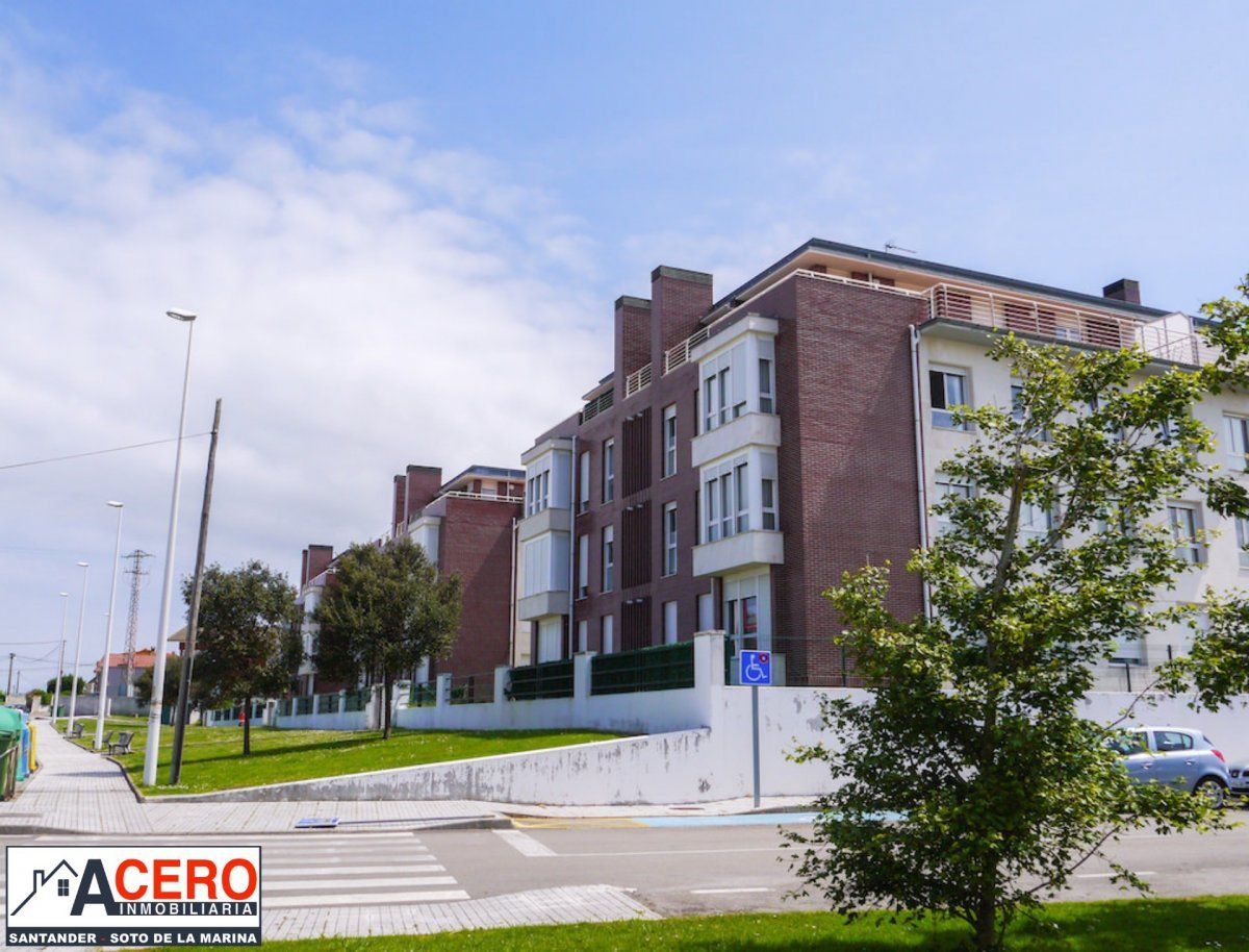 Vista exterior de Planta baixa de lloguer en Santa Cruz de Bezana amb Calefacció, Jardí privat i Piscina comunitària