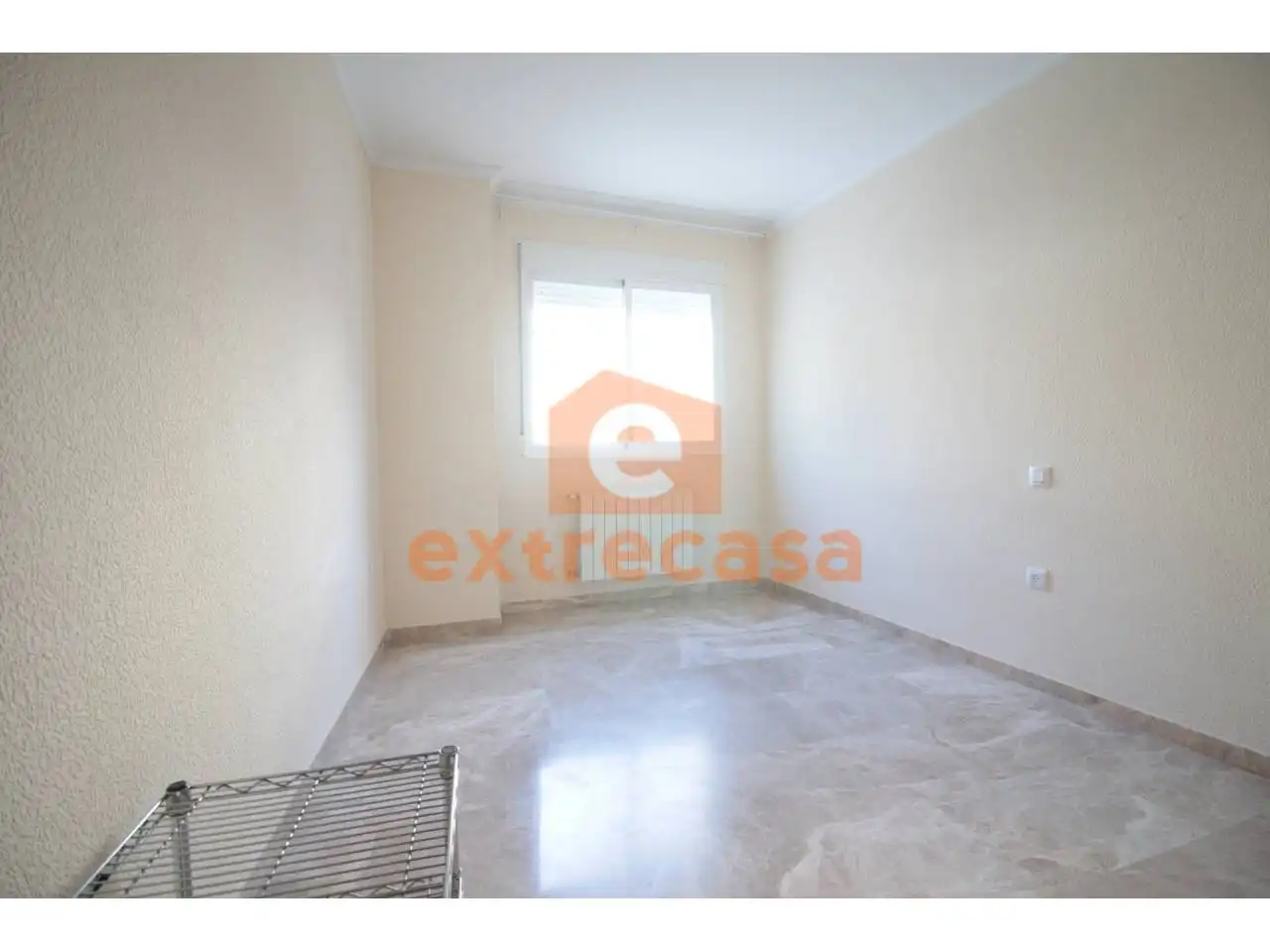 Schlafzimmer von Dachboden zum Verkauf in Badajoz mit Klimaanlage, Heizung und Terrasse