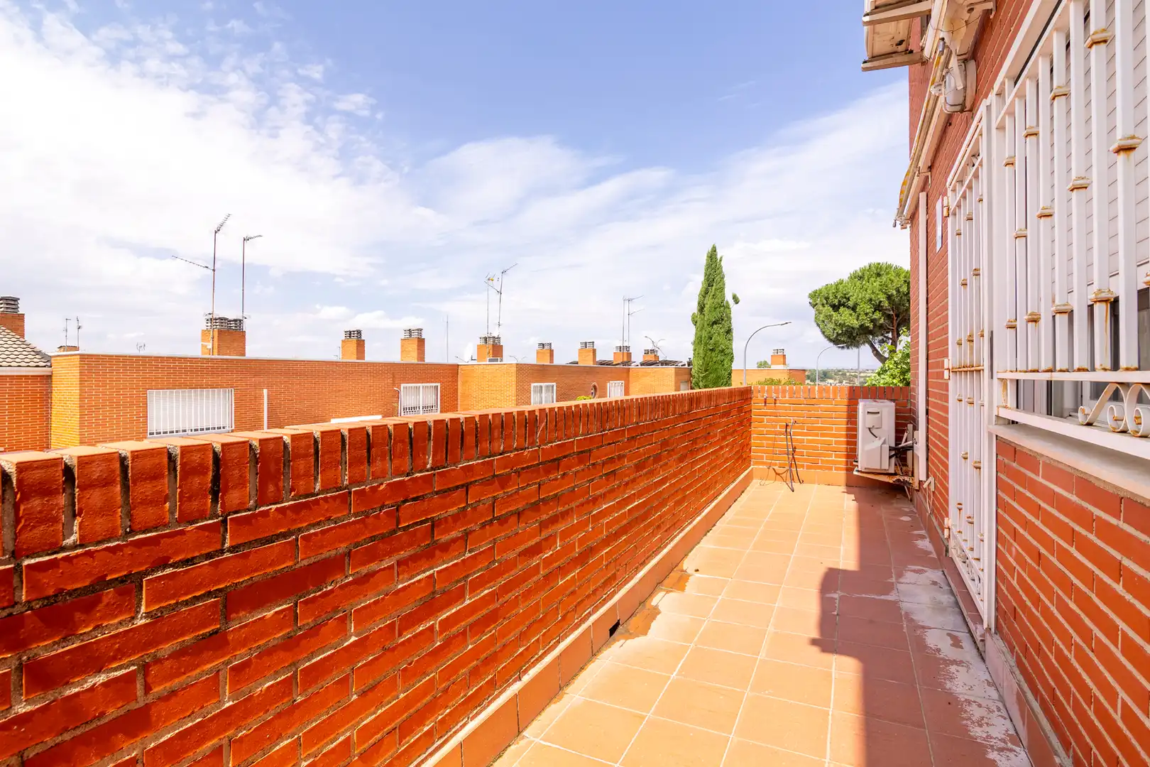 Terrassa de Casa adosada en venda en Móstoles amb Aire condicionat, Calefacció i Jardí privat