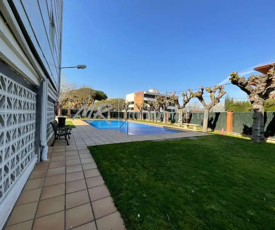 Piscina de Àtic en venda en Gavà amb Aire condicionat, Calefacció i Jardí privat