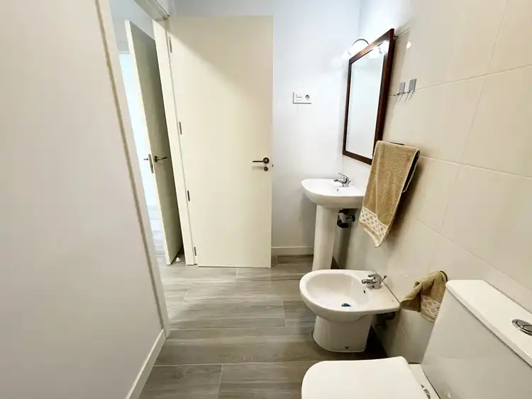 Baño de Piso de alquiler en Parla con Aire acondicionado, Calefacción y Amueblado