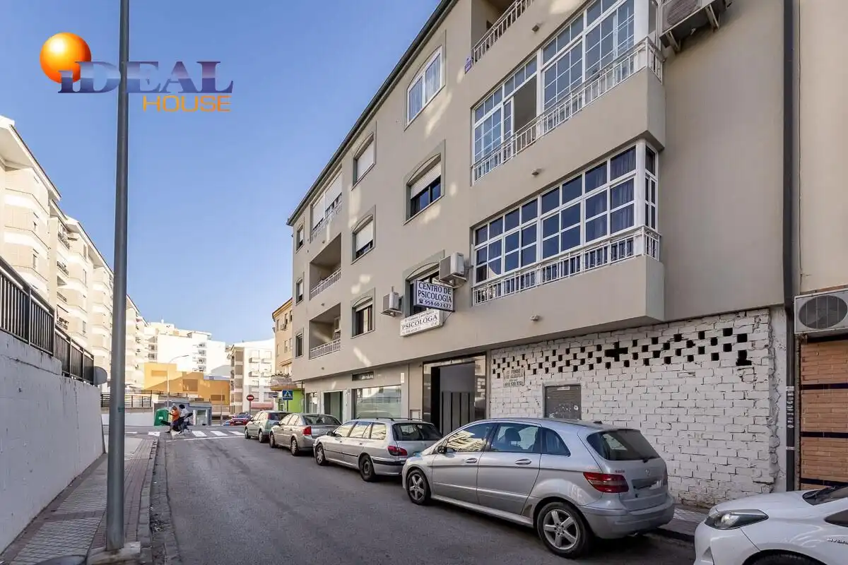 Vista exterior de Pis en venda en Motril amb Aire condicionat