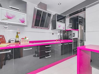 Kitchen of Flat for sale in  Granada Capital