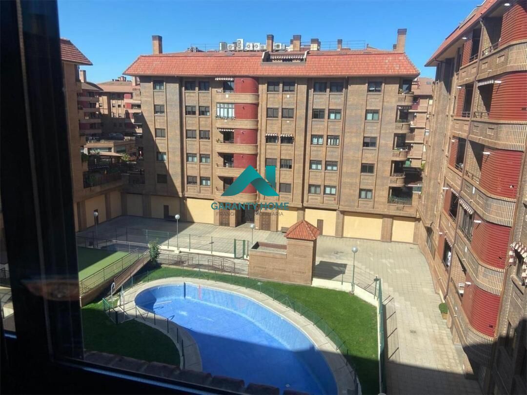 Vista exterior de Pis en venda en Alcalá de Henares amb Aire condicionat, Calefacció i Terrassa