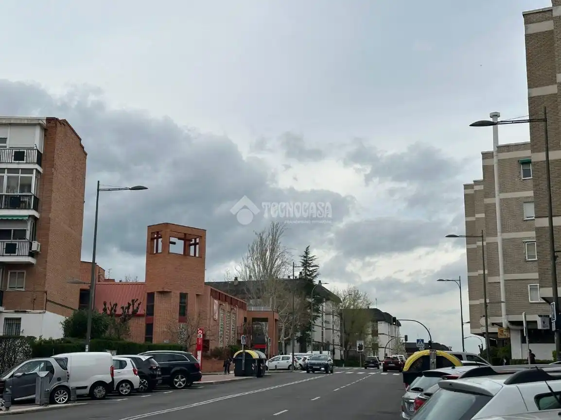Vista exterior de Pis en venda en San Sebastián de los Reyes amb Terrassa i Balcó