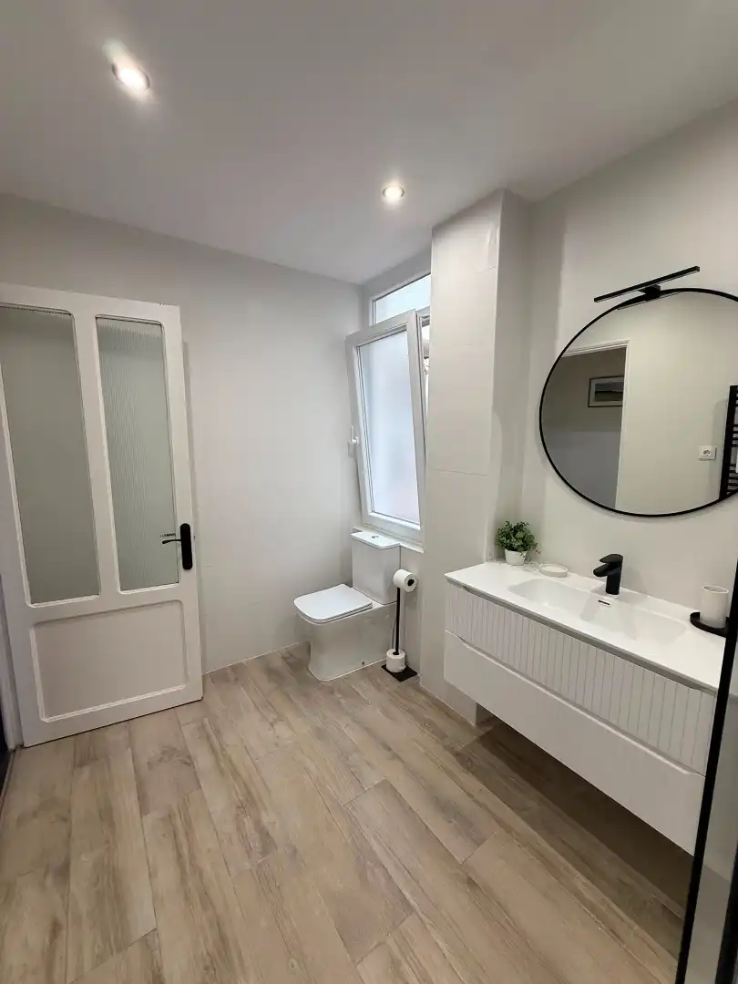 Bathroom of Flat for rent in Ferrol  with Heating, Parquet flooring and Terrace