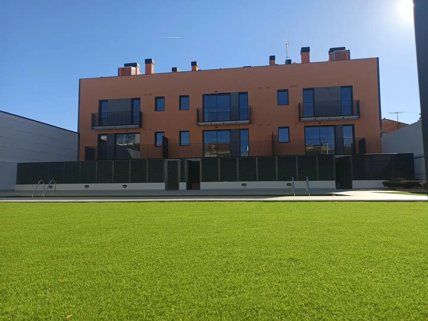 Vista exterior de Planta baixa en venda en Sabadell amb Calefacció, Terrassa i Piscina comunitària