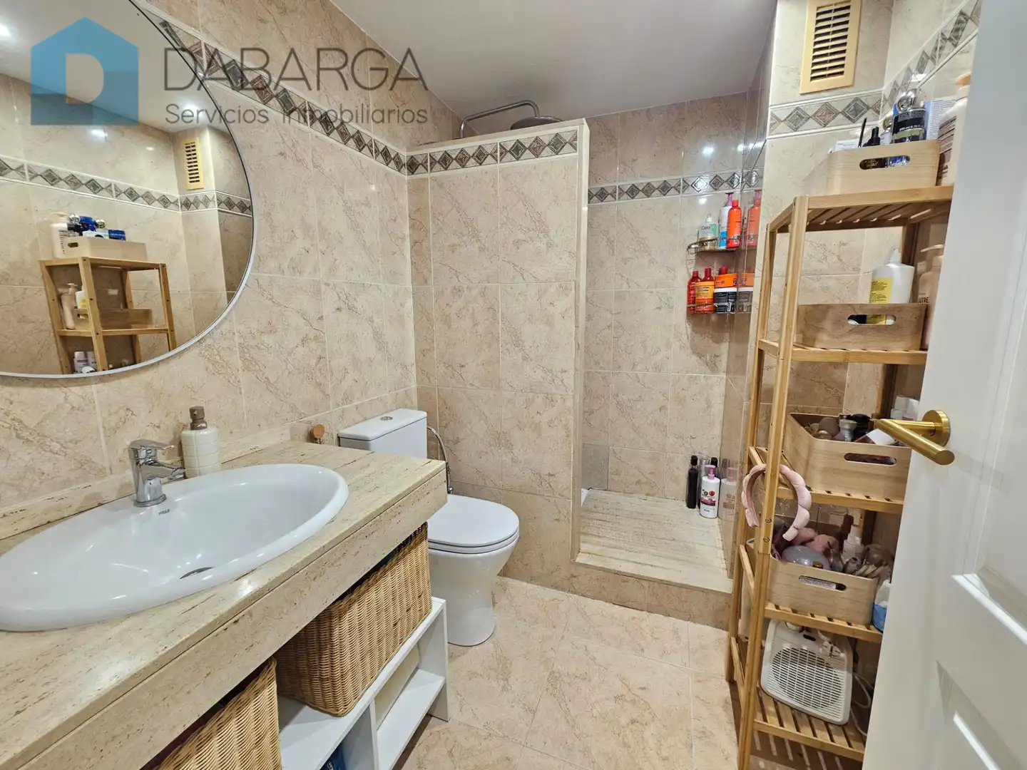 Badezimmer von Wohnung zum Verkauf in Molins de Rei mit Klimaanlage, Heizung und Parkett