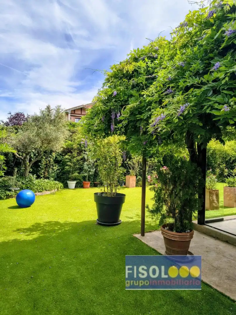 Jardí de Casa o xalet en venda en Pozuelo de Alarcón amb Aire condicionat, Calefacció i Jardí privat
