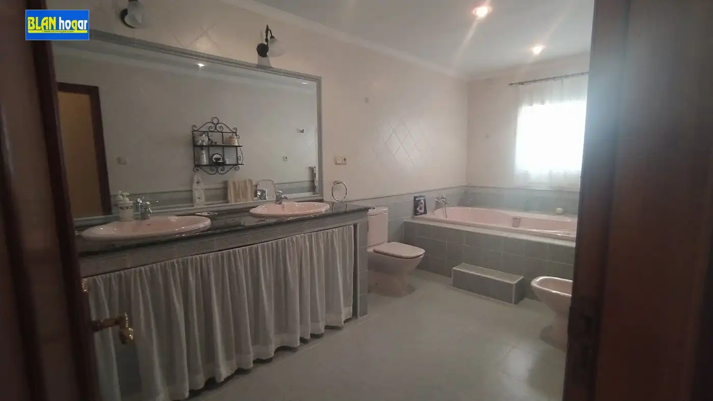 Casa amb piscina en venda a Calle Escritor González Valls, imagen 25