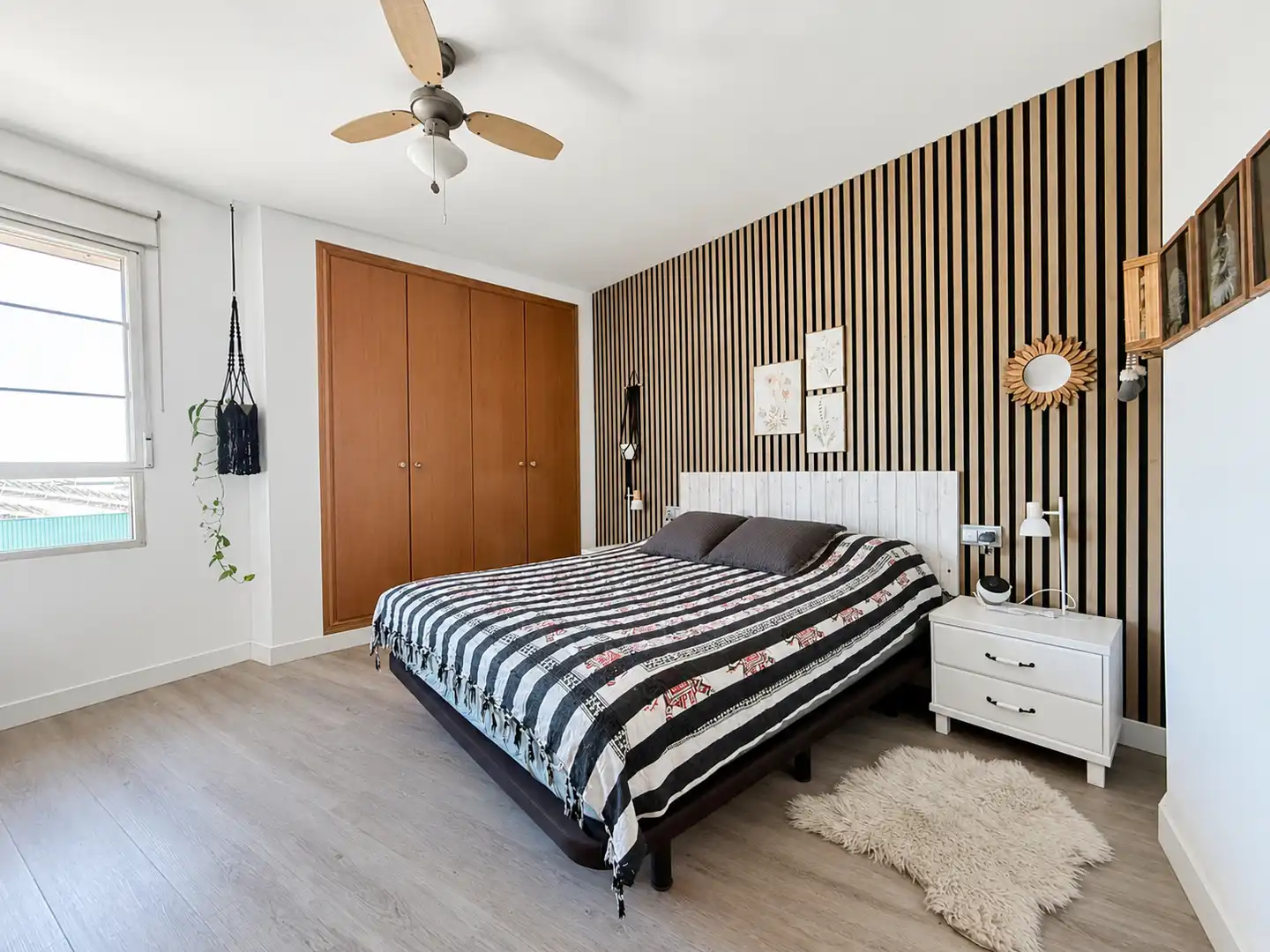 Bedroom of Flat for sale in La Pobla de Vallbona  with Air Conditioner, Furnished and Oven
