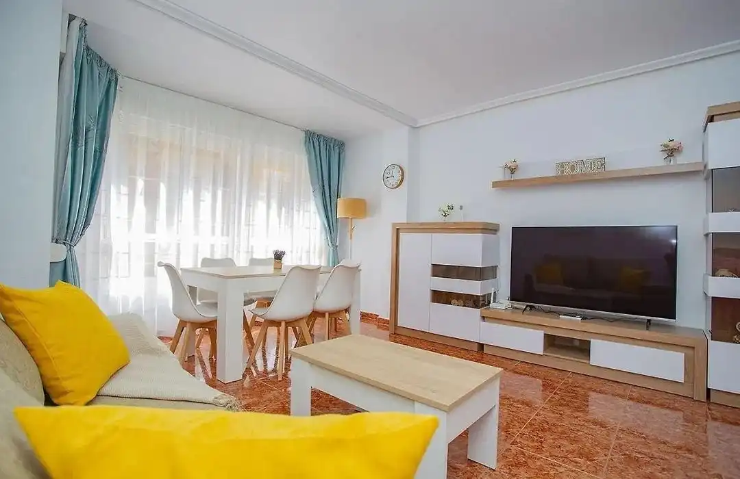 Sala de estar de Apartamento de alquiler en Torrevieja con Aire acondicionado, Amueblado y Internet