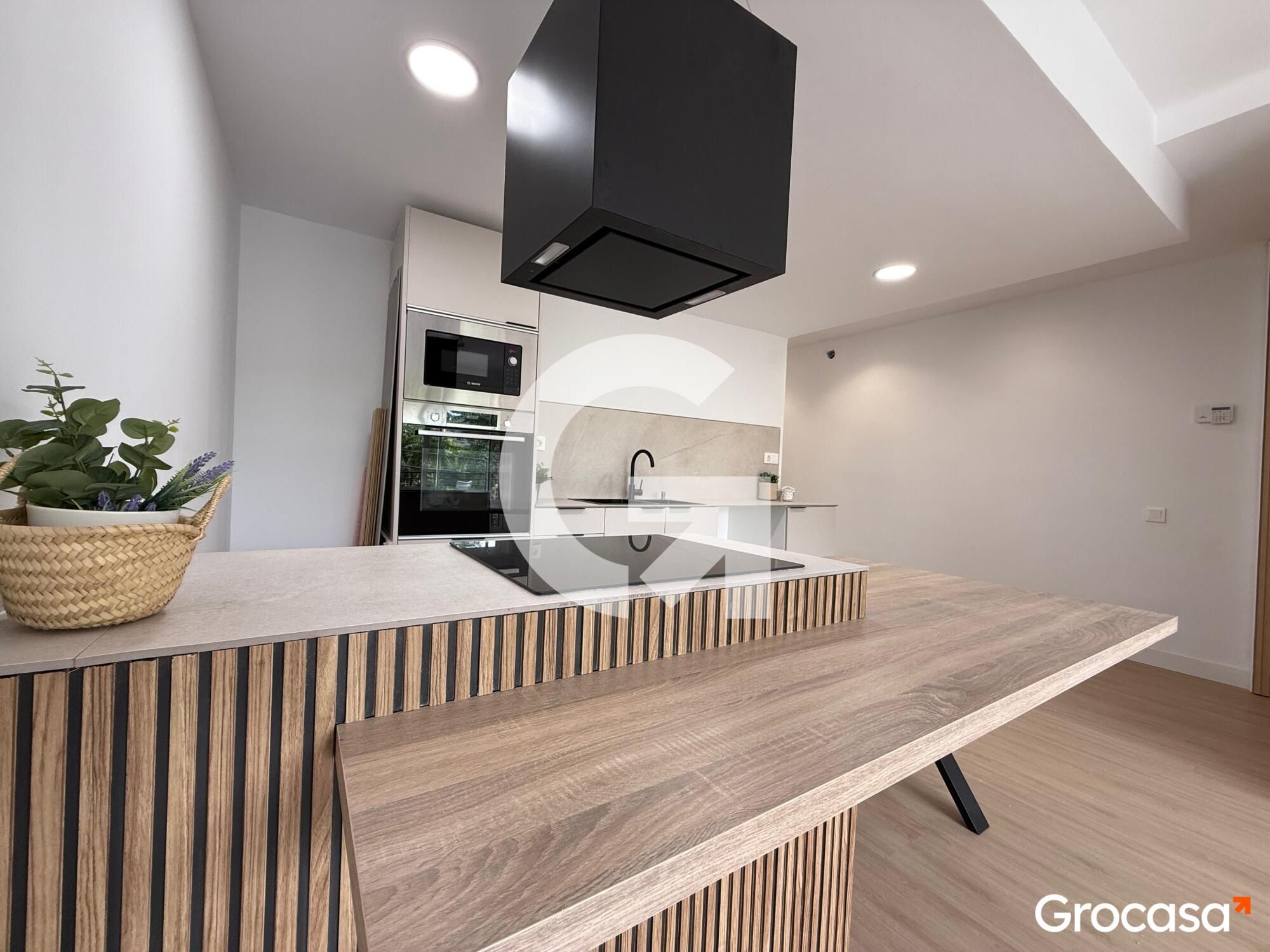 Kitchen of Flat for sale in Mataró  with Air Conditioner, Heating and Oven