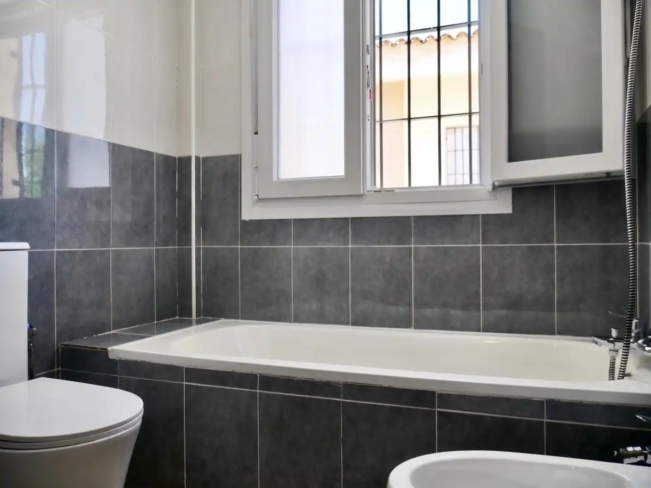 Baño de Casa adosada en venta en El Ronquillo con Jardín privado, Terraza y Piscina