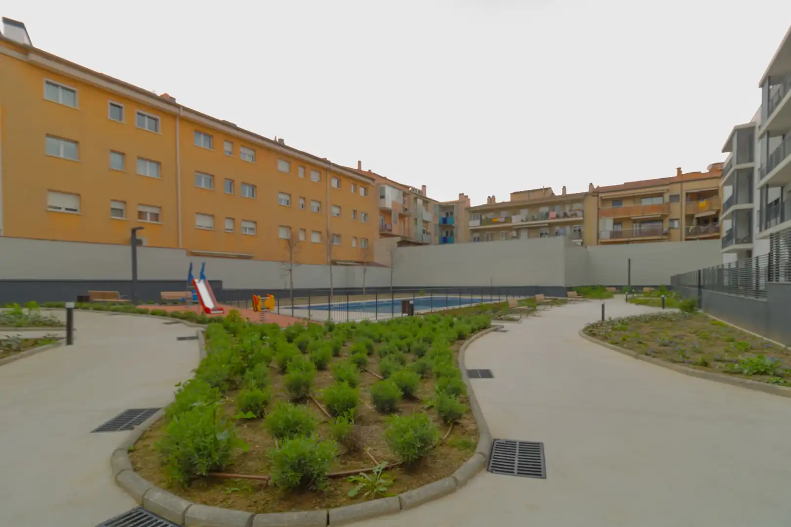 Piscina de Piso en venta en Girona con Aire acondicionado, Calefacción y Parquet