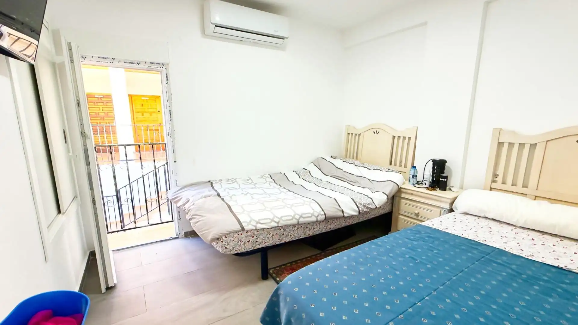 Dormitori de Local en venda en Benidorm amb Aire condicionat i Moblat