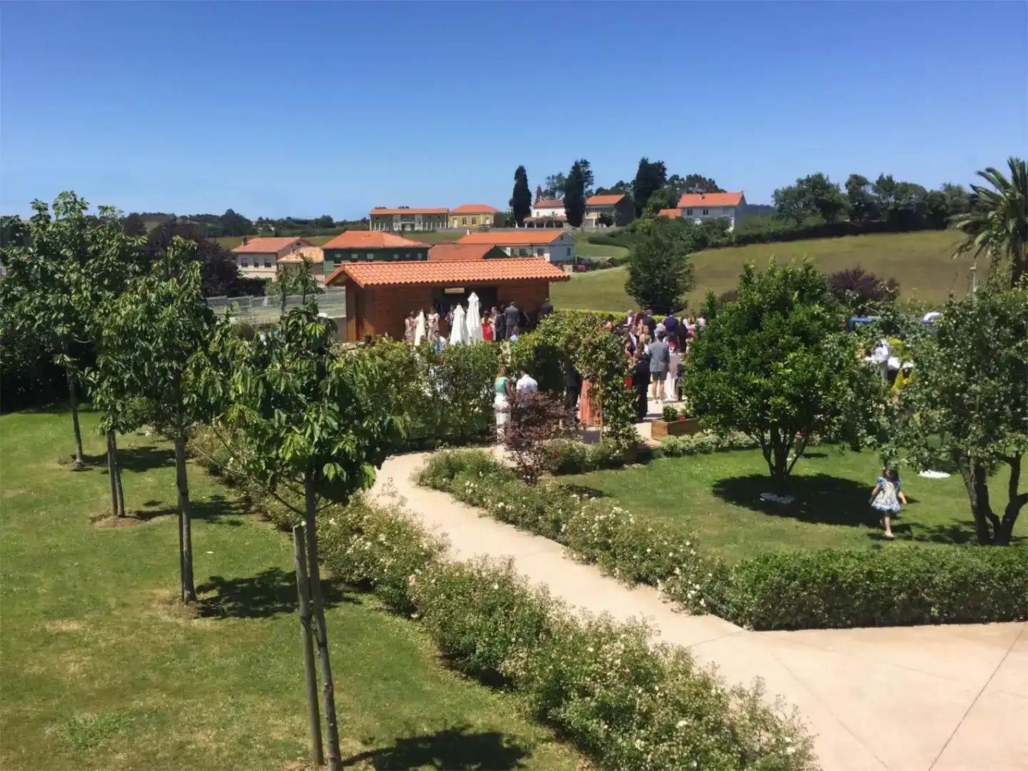 Garten von Geschaftsraum zum Verkauf in Gozón mit Klimaanlage, Parkett und Möbliert