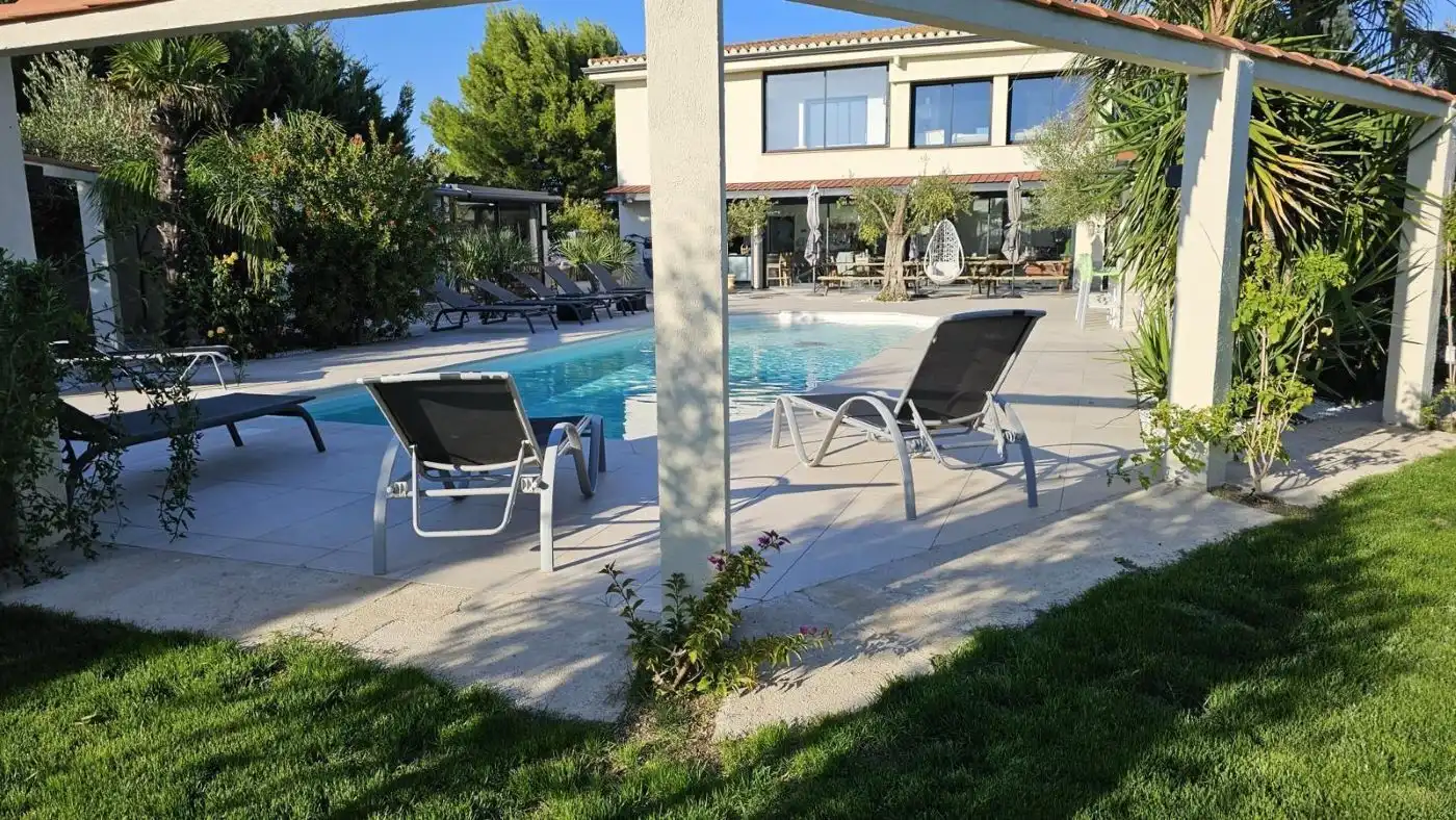 Piscina de Casa o xalet en venda en Castelló d'Empúries amb Aire condicionat, Calefacció i Jardí privat