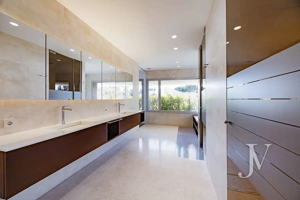 Bathroom of Houses for sale in Madrid  with Air Conditioner, Heating and Private garden