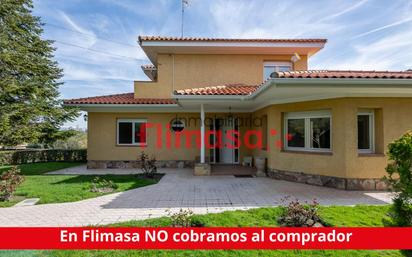 Vista exterior de Casa o xalet en venda en Villaviciosa de Odón amb Aire condicionat, Calefacció i Jardí privat