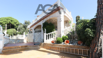 Vista exterior de Casa o xalet en venda en Sant Cebrià de Vallalta amb Aire condicionat, Jardí privat i Terrassa