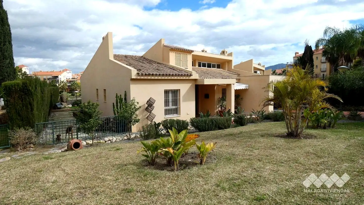 Vista exterior de Casa o chalet de alquiler en Alhaurín de la Torre