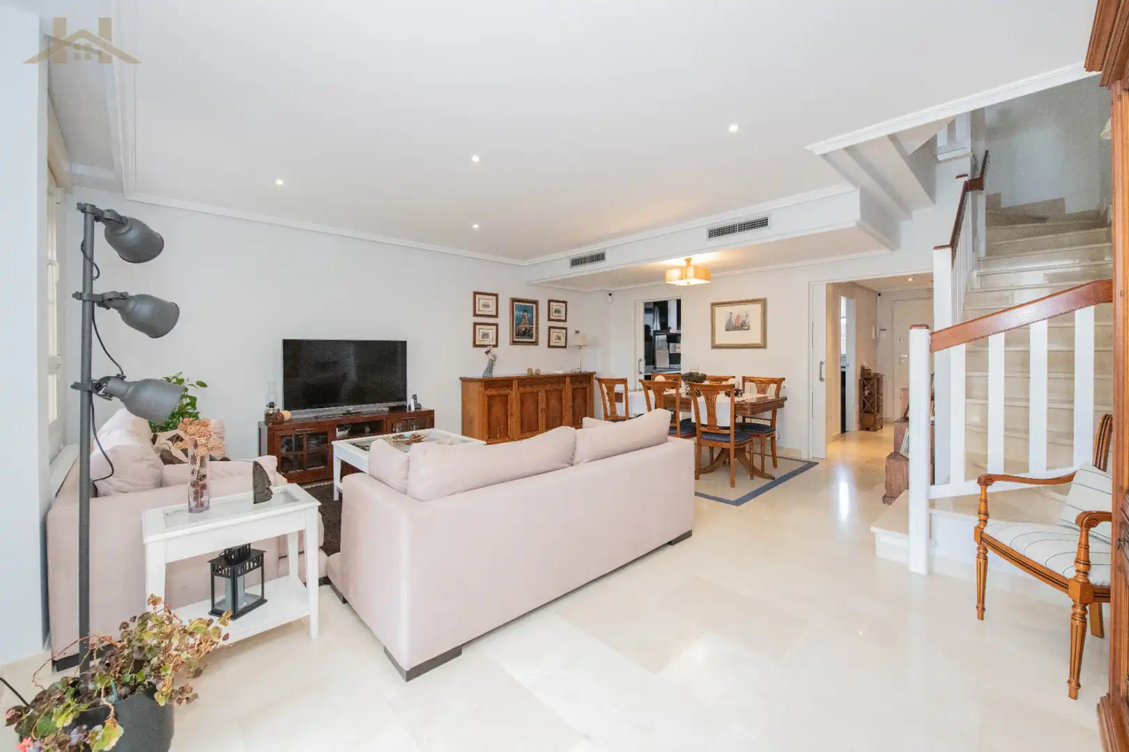 Sala d'estar de Casa adosada de lloguer en Boadilla del Monte amb Aire condicionat, Calefacció i Jardí privat