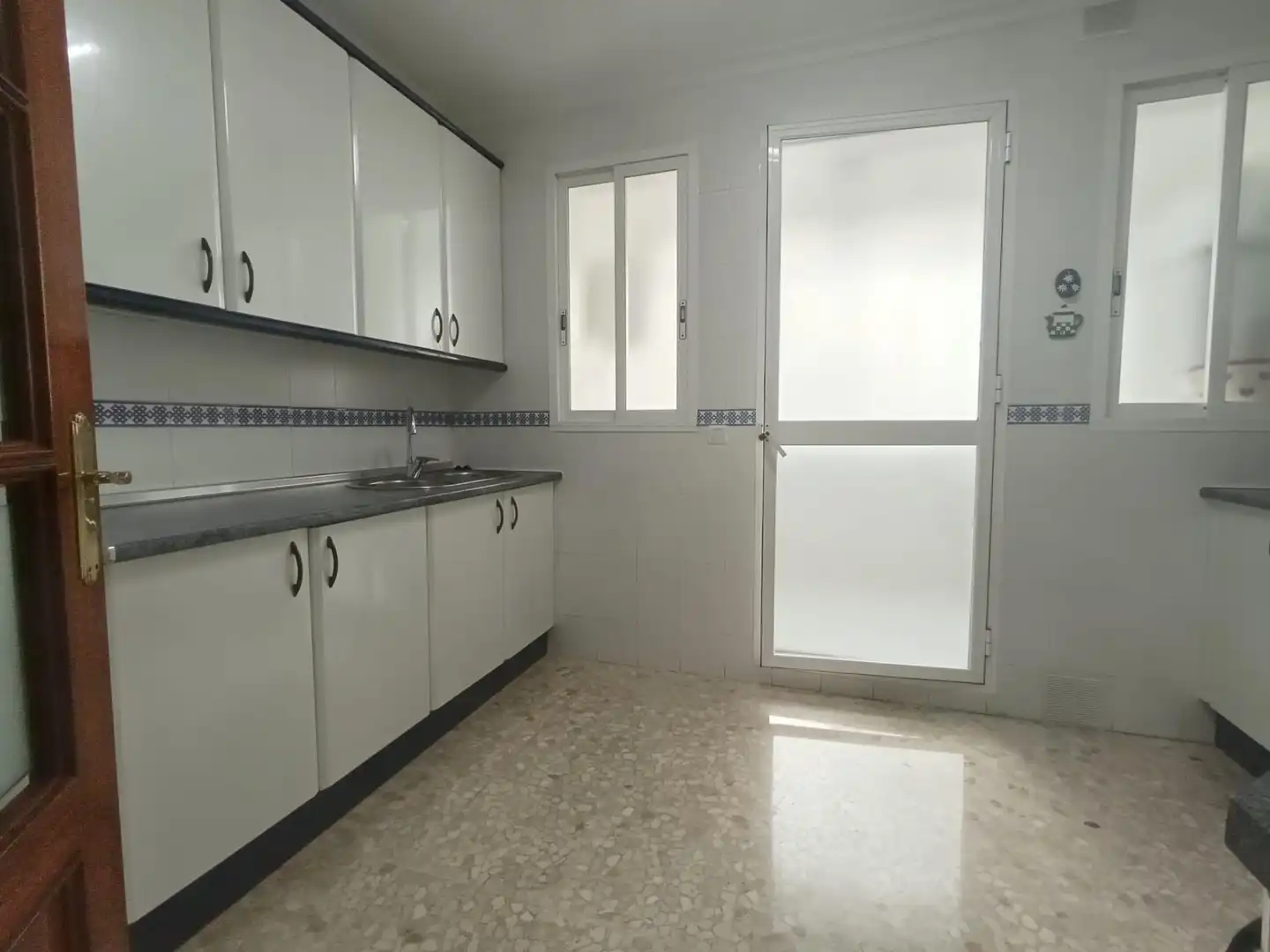Kitchen of Flat for rent in Córdoba  with Air Conditioner, Private garden and Storage room