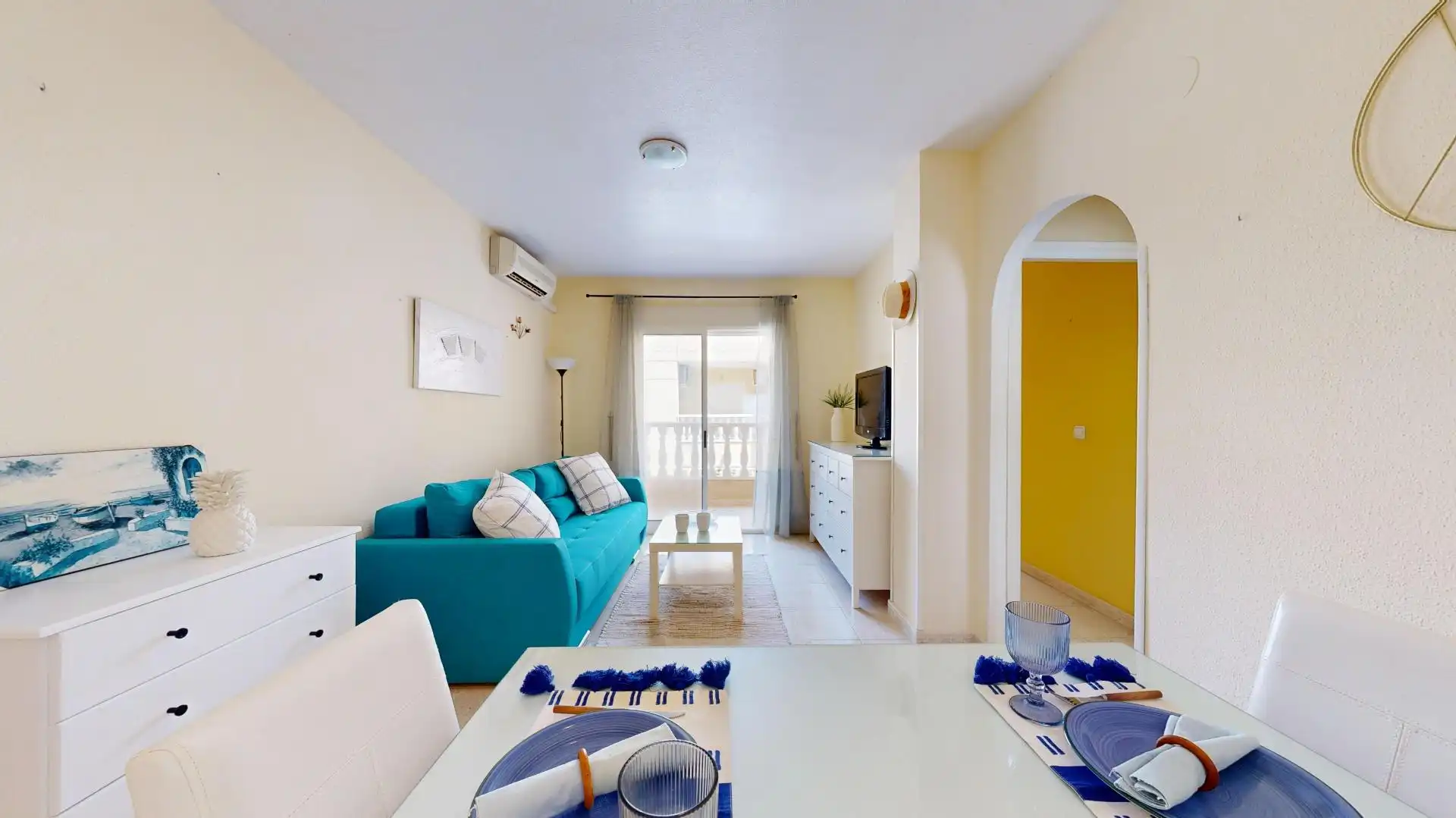 Sala d'estar de Pis en venda en Torrevieja amb Aire condicionat, Terrassa i Moblat