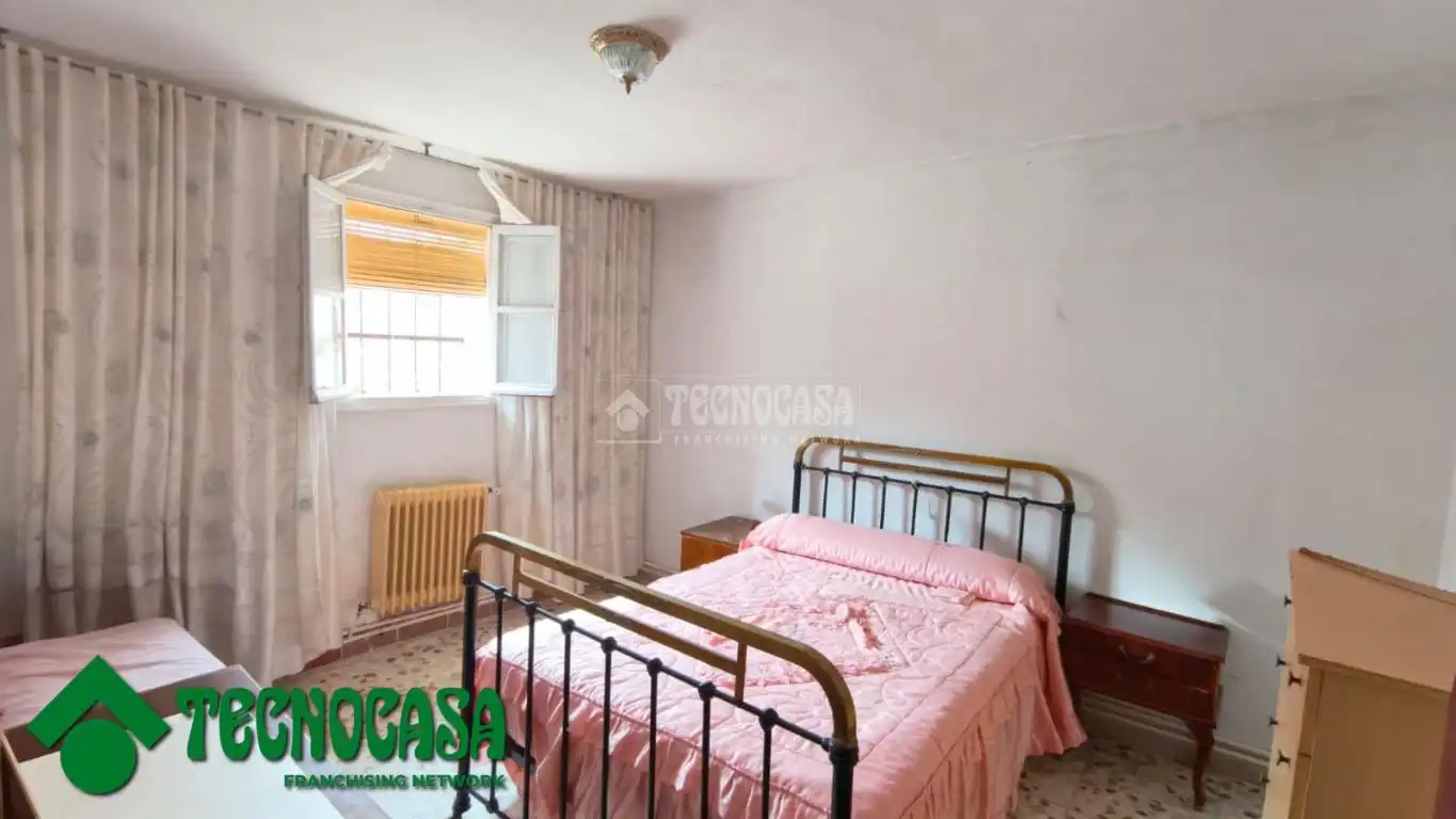 Schlafzimmer von Einfamilien-Reihenhaus zum Verkauf in La Puebla de Montalbán mit Heizung, Privatgarten und Terrasse