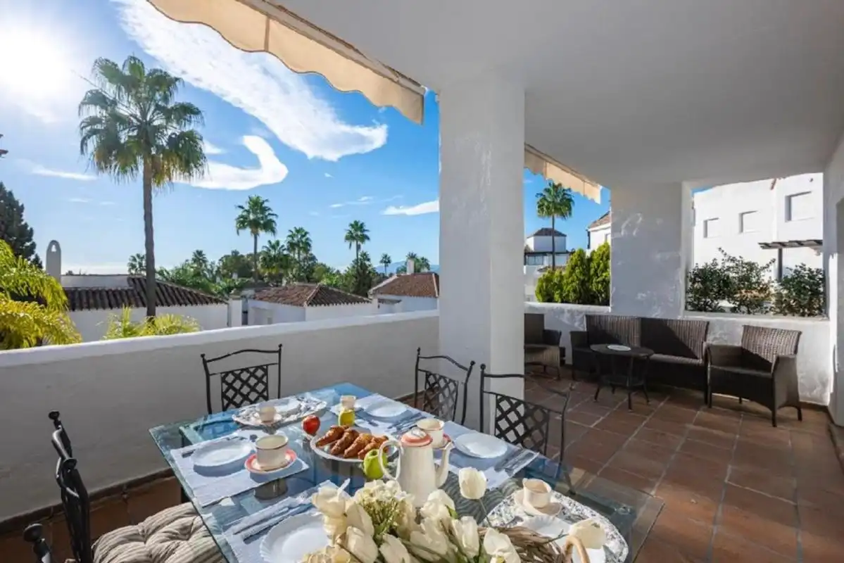 Terrasse von Wohnung zum Verkauf in Marbella mit Klimaanlage, Heizung und Schwimmbad