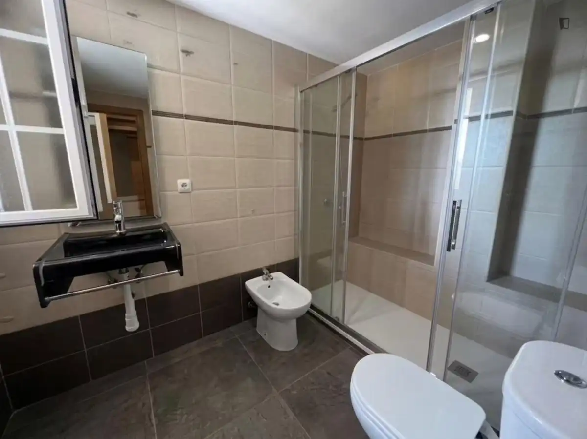Bathroom of Apartments for share in Las Castañeras - Bulevar