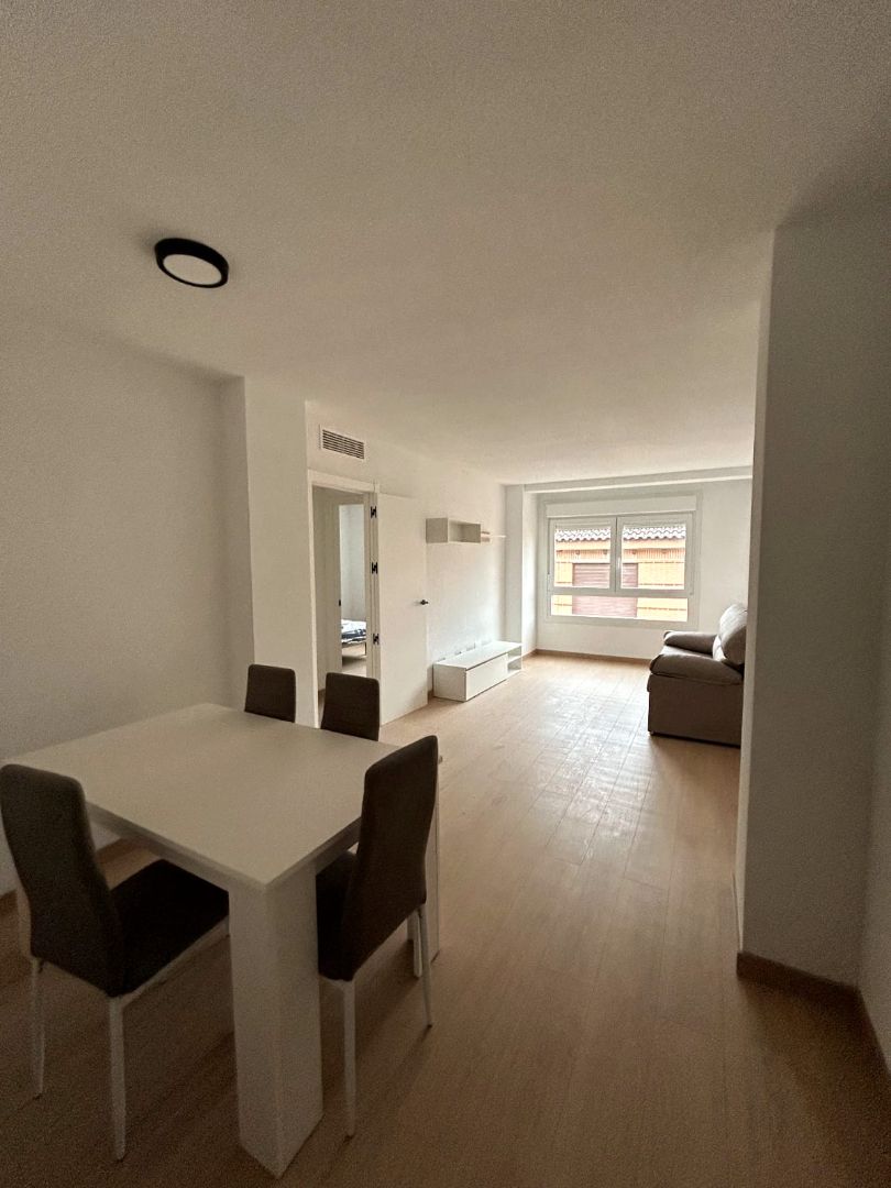 Habitación de Piso de alquiler en Camarena con Aire acondicionado, Amueblado y Horno