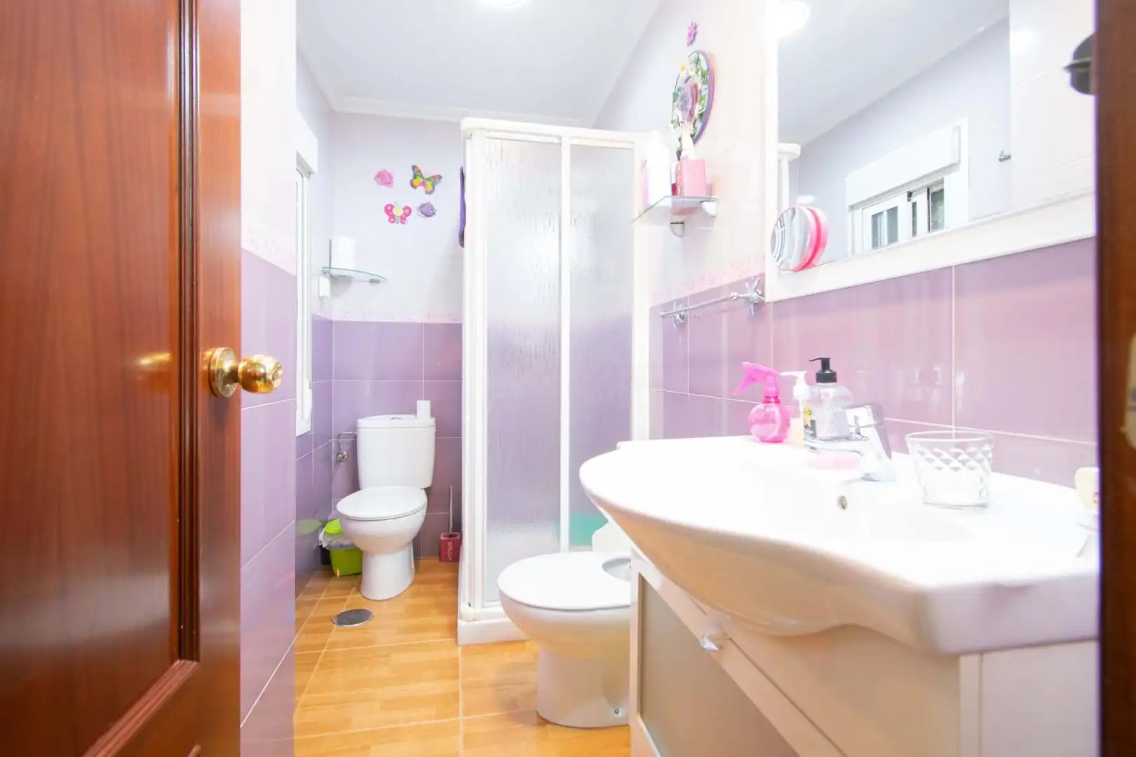 Bathroom of Flat for sale in Sevilla  with Air Conditioner and Terrace