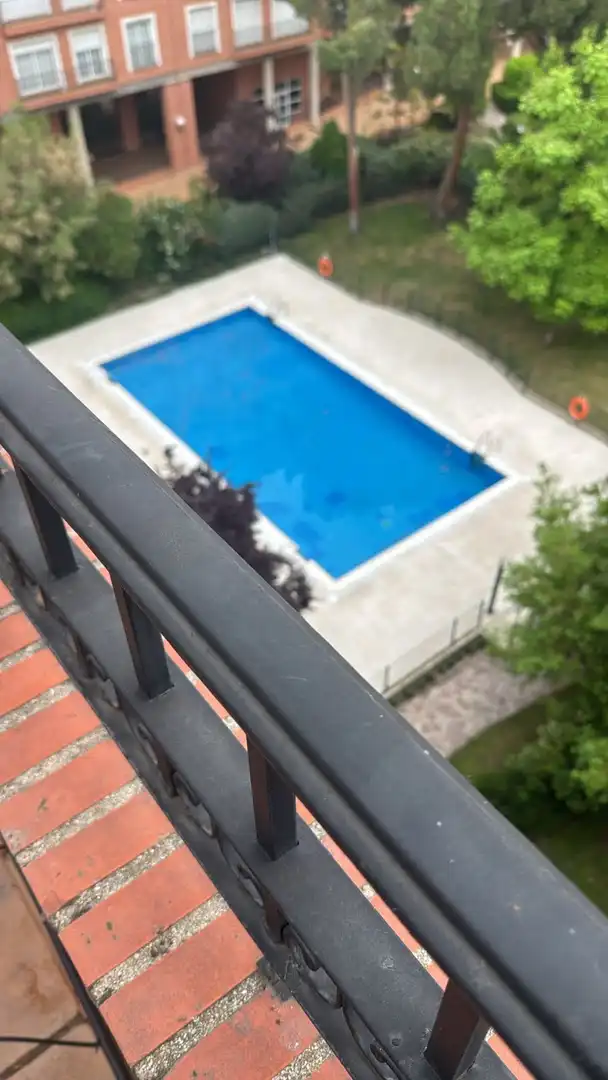 Piscina de Ático en venta en Madrid con Terraza, Trastero y Piscina