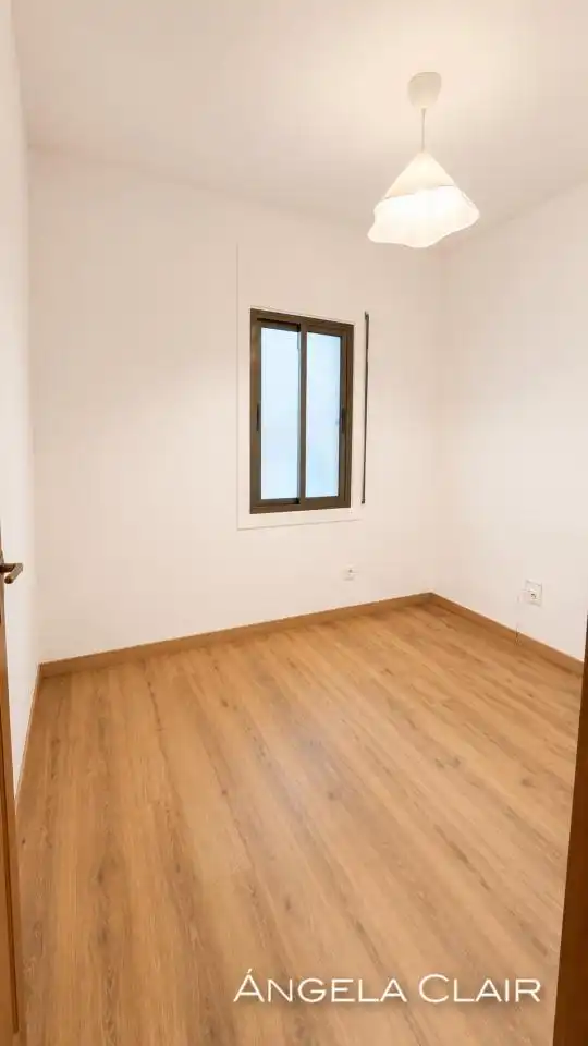 Bedroom of Flat for sale in Barcelona  with Air Conditioner, Heating and Parquet flooring