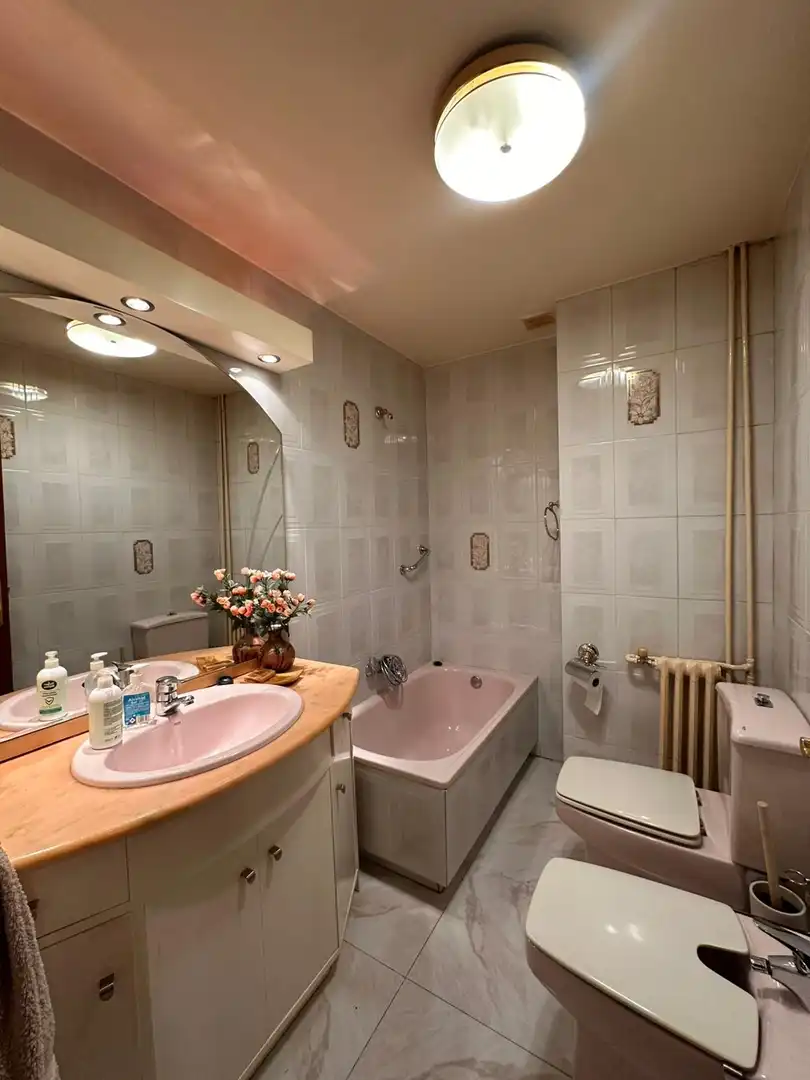 Badezimmer von Wohnung zum Verkauf in Madrid mit Heizung