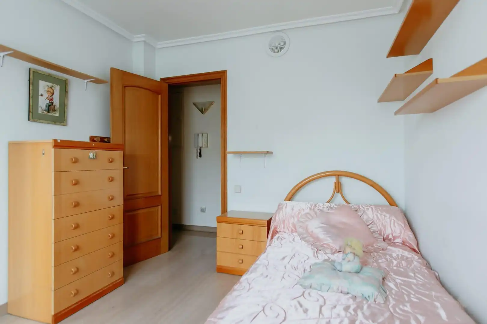 Habitación de Casa adosada en venta en Huesca con Aire acondicionado, Jardín privado y Terraza