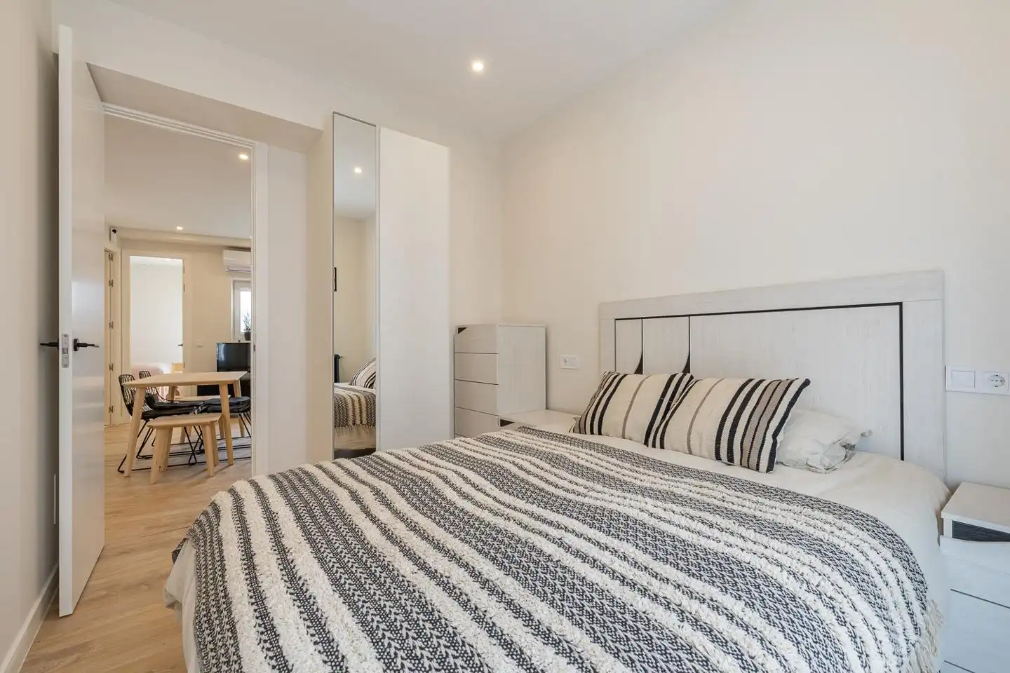 Bedroom of Flat for rent in Madrid  with Air Conditioner, Heating and Terrace