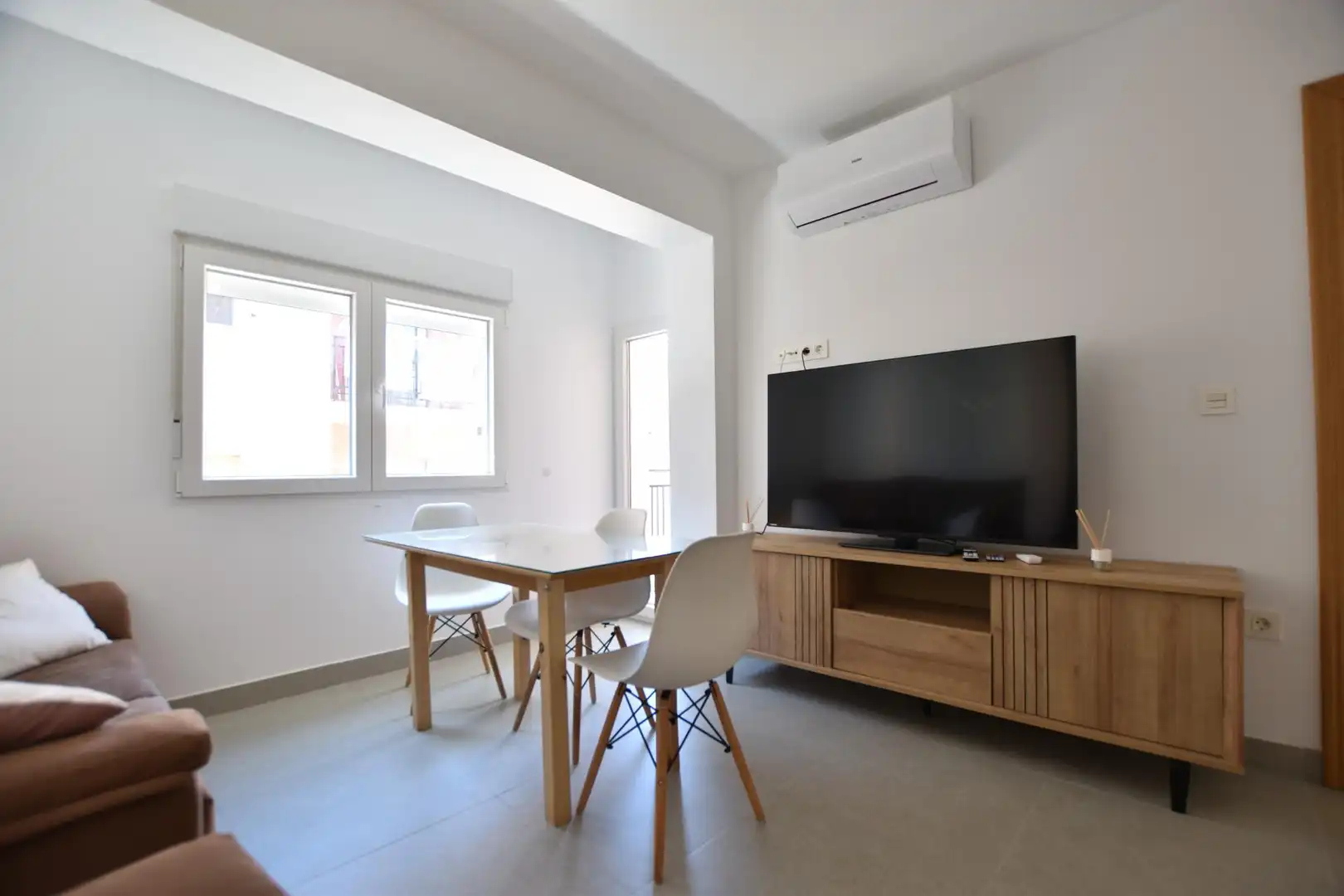 Living room of Flat for rent in Granada  with Air Conditioner and Furnished