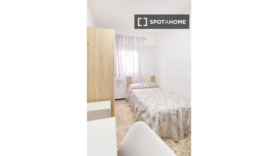 Schlafzimmer von Wohnung zur untervermieten in Elche / Elx mit Klimaanlage, Heizung und Möbliert