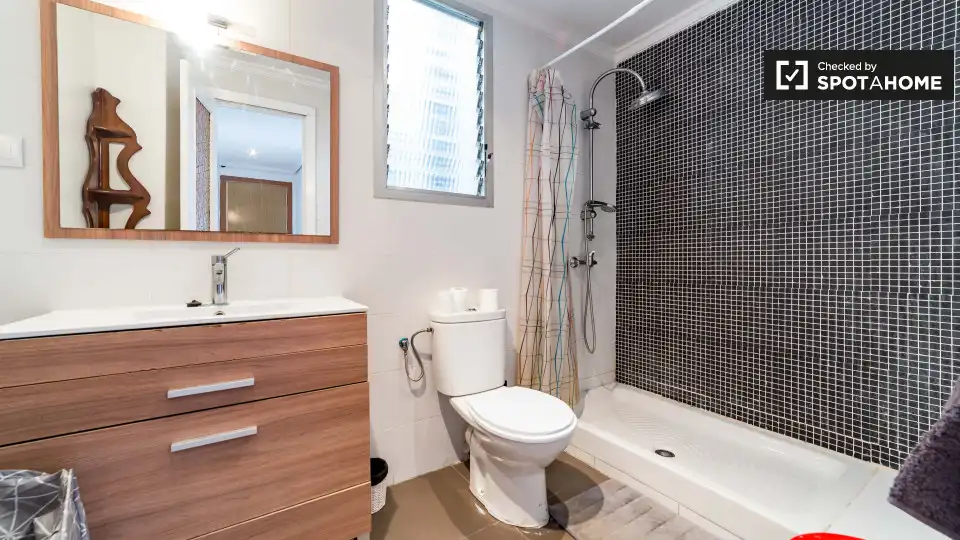 Baño de Piso de alquiler en Xirivella con Aire acondicionado, Calefacción y Amueblado