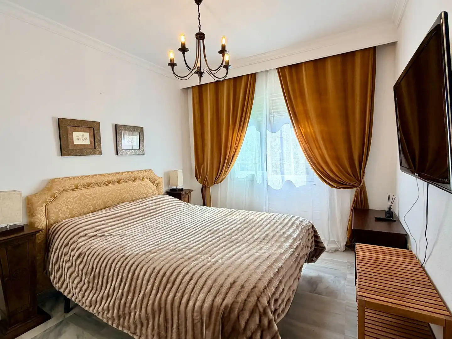 Dormitori de Apartament de lloguer en Marbella amb Aire condicionat, Moblat i Piscina comunitària