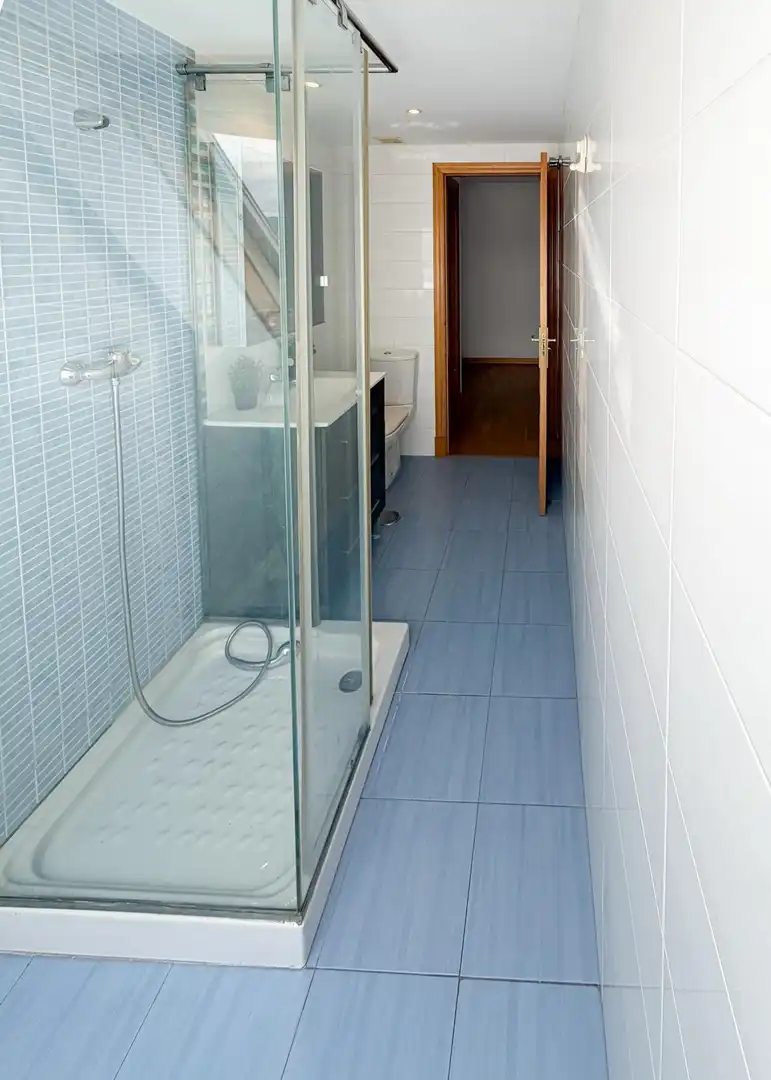 Bathroom of Attic for sale in Oviedo   with Heating, Parquet flooring and Storage room