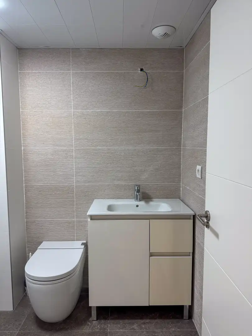 Badezimmer von Wohnung zum Verkauf in Valencia mit Klimaanlage, Abstellraum und Schwimmbad