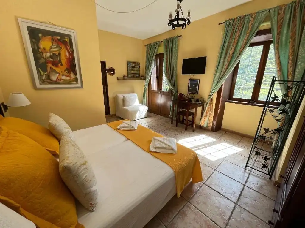Bedroom of Buildings for sale in Hermigua
